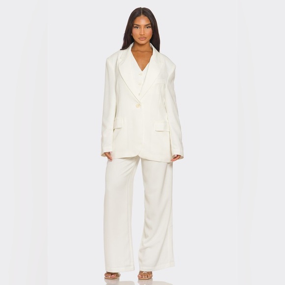 Oversized Blazer with Light Shoulder Pads in Off White - Picture 3 of 6